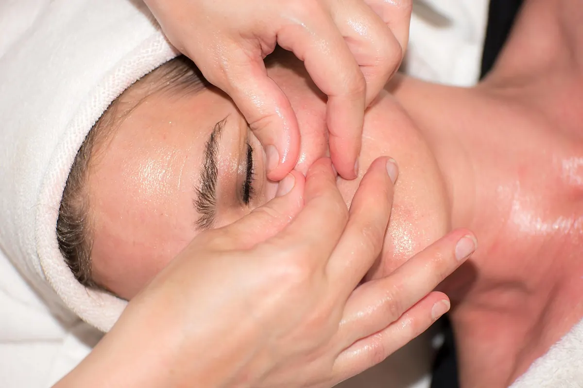 What Really Happens During a 60-Minute Facial: A First-Timer's Explainer